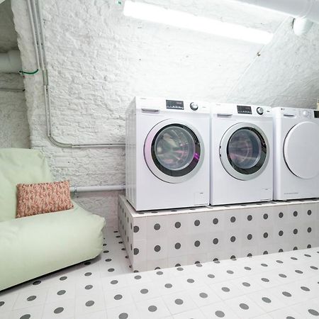 Shway - The Blue Parrot Apartment Антверпен Екстериор снимка