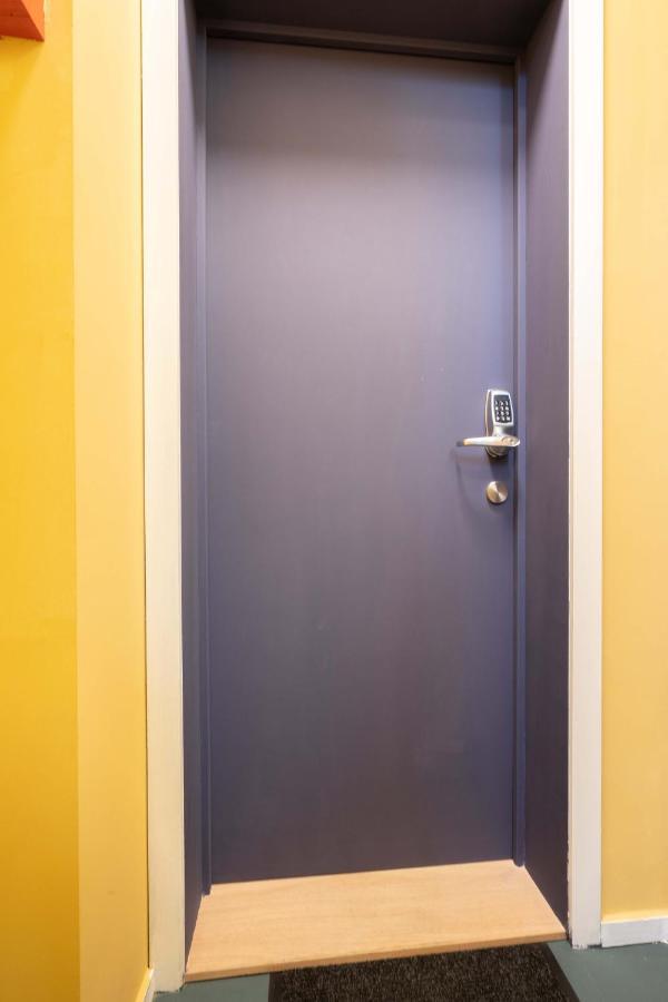 Shway - The Blue Parrot Apartment Антверпен Екстериор снимка